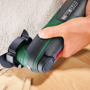 Akumulatorsko večnamensko orodje Bosch UniversalMulti 18V-32 0603105000