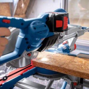 Akumulatorska zajeralna žaga biturbo Bosch GCM 18V-216 D 0601B51000