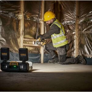 Delovna svetilka Toughsystem 2.0 Task box in luč Dewalt DWST08061-1