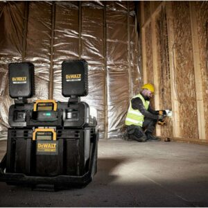 Delovna svetilka Toughsystem 2.0 Task box in luč Dewalt DWST08061-1