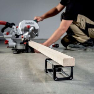 Zajeralna žaga s potezno funkcijo Metabo KGS 305 M 613305000