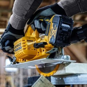 Akumulatorska krožna žaga Dewalt DCS570N
