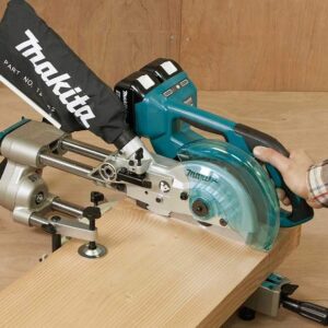 Akumulatorska stabilna kotna žaga Makita DLS714NZ