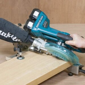 Akumulatorska stabilna kotna žaga Makita DLS714NZ