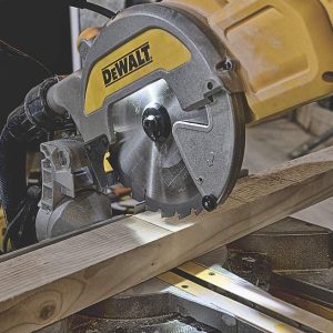 Potezna žaga Dewalt DWS777