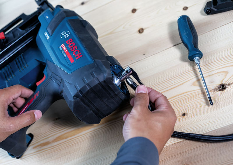 Akumulatorski žebljalnik za les Bosch EXPERT EXNH18V-90MR 06019R1302