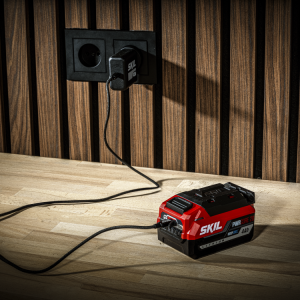 Kombi set 20V 1x 4.0 Ah + polnilnik + USB-C 3145 AA Skil BC1E3145AA